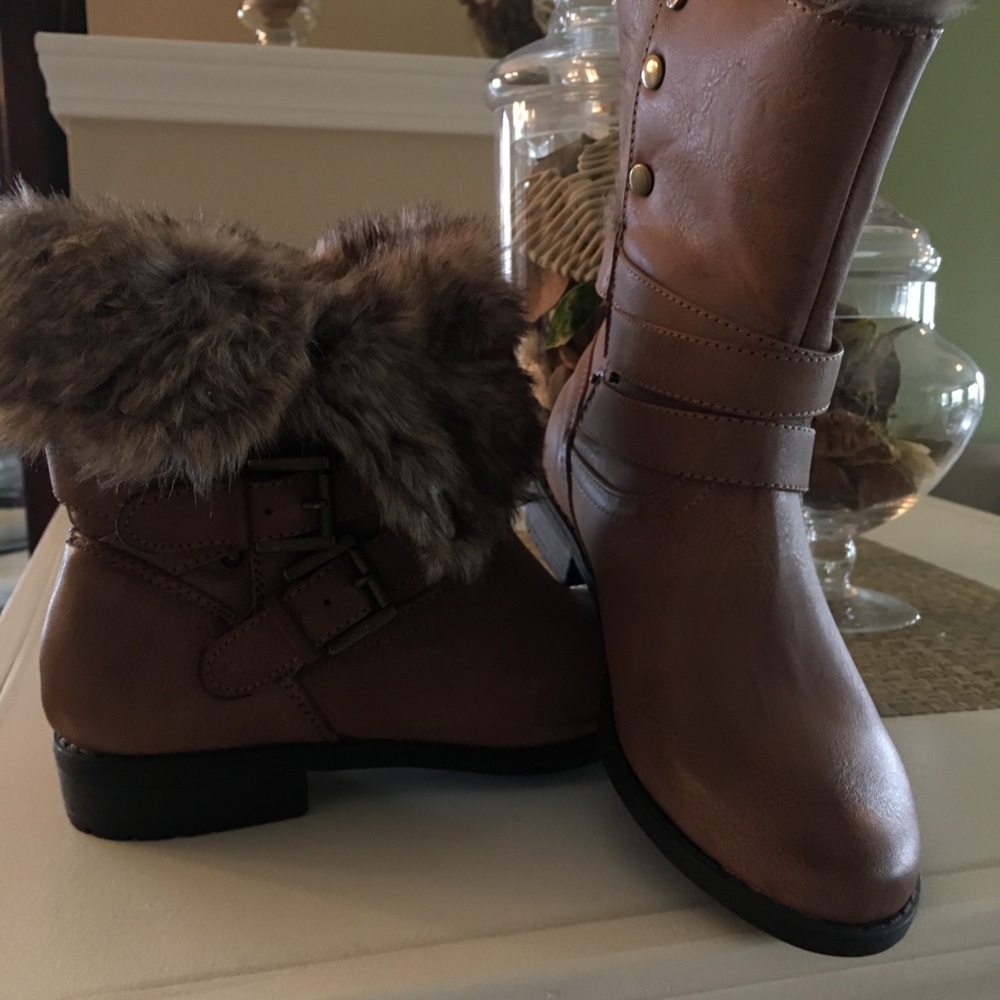 Boots - Picture 3 of 5